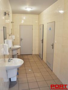 toalety_i_natryski_port_radomsko_4_20111014_2070063163.jpg